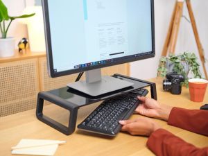 Trust Monta monitorstandaard, gehard glas, zwart