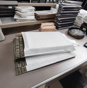 Enveloppe d'exp&eacute;dition ft 520 x 585 + 70 mm, aller-retour, 55 microns, bo&icirc;te de 500 pi&egrave;ces