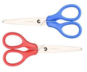 Q-CONNECT ciseaux, ft 13 cm, droite en gauche, bouts rond, inox, couleurs assorties, blister de 1 pi&egrave;ce