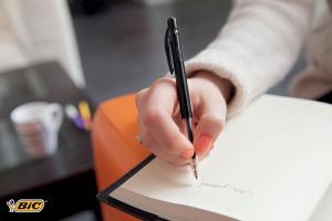 Bic stylo bille M10 Clic, pointe moyenne, 0,4 mm, noir