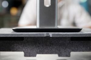 Monitorstandaard-GerecycleerdeMonitorstandaard-BakkerElkhuizen-DBS-BNEQR90CLGY_u_04-10